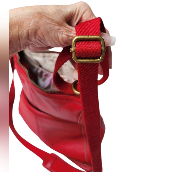 THE SAK Soft Cherry Red Pebbled Leather Lucia Crossbody Bag EUC - Picture 14 of 16